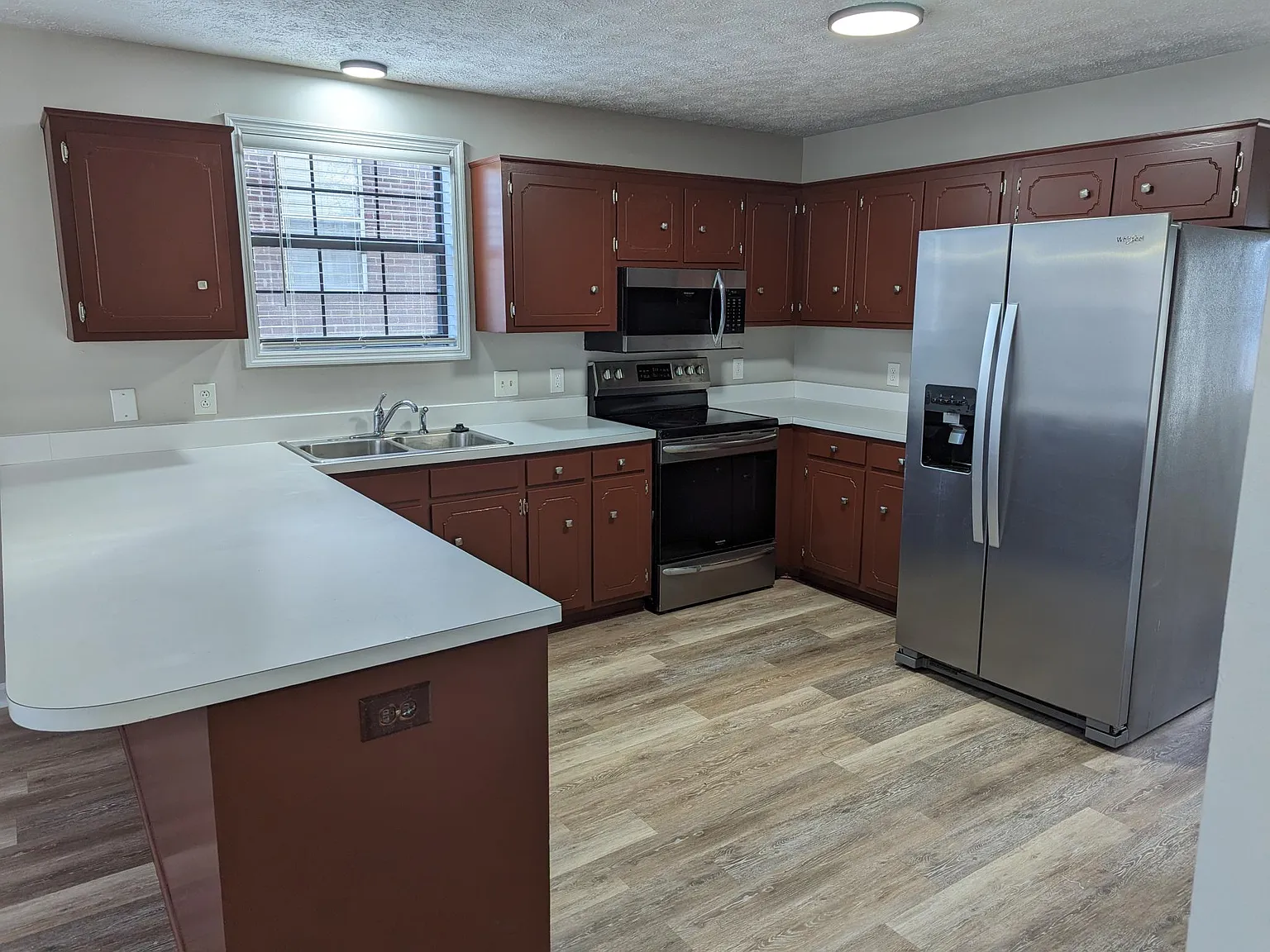 3 bed, 2184 sqft, $2,285 — Photo 3