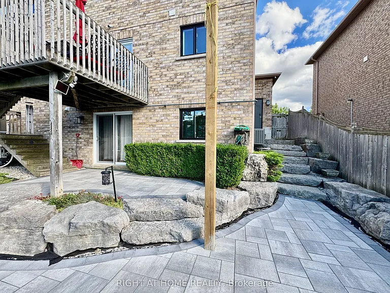 20 Prince Of Wales Dr #LOWER — Photo 2