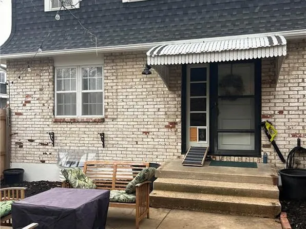 8515 Greenbrier Dr, Overland Park, KS 66212