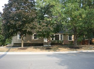 3401 NE Apple Tree Ln, Gladstone, MO 64119