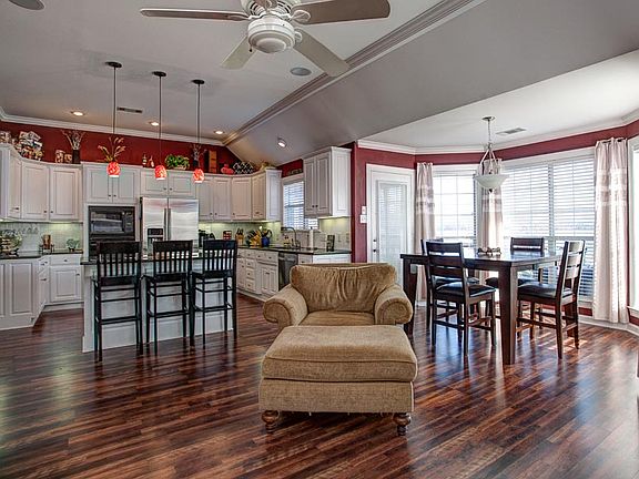 5th image of 901 Elkhorn Ct
