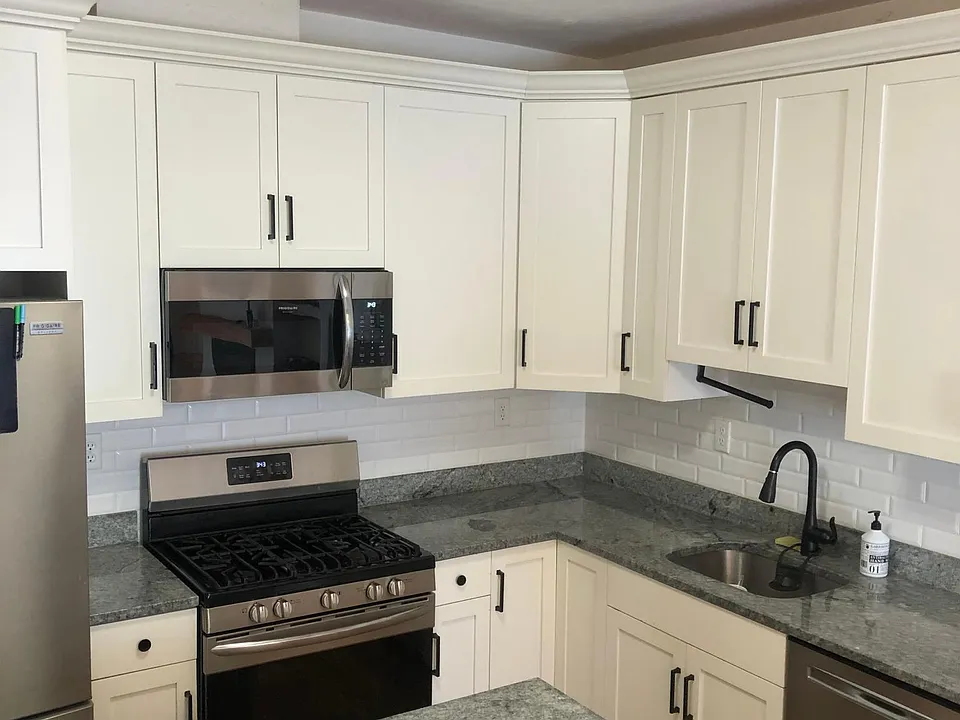6 Dewey St #1