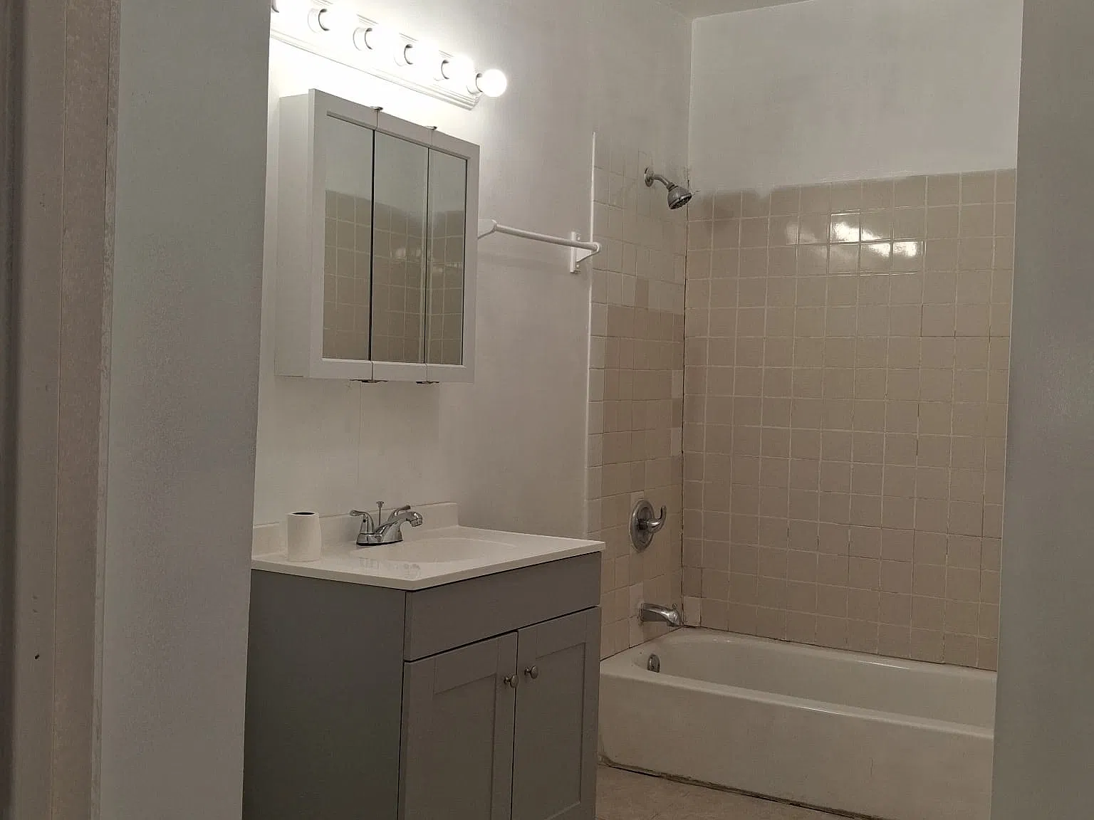 8712 South Constance Avenue - 1 — Photo 2
