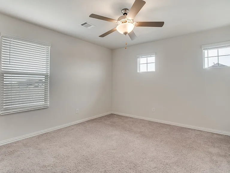 2401 Linto St — Photo 16