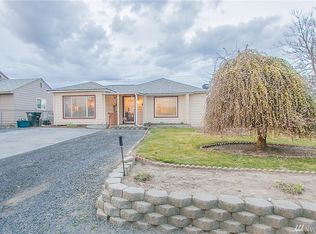 210 W Loop Dr, Moses Lake, WA 98837