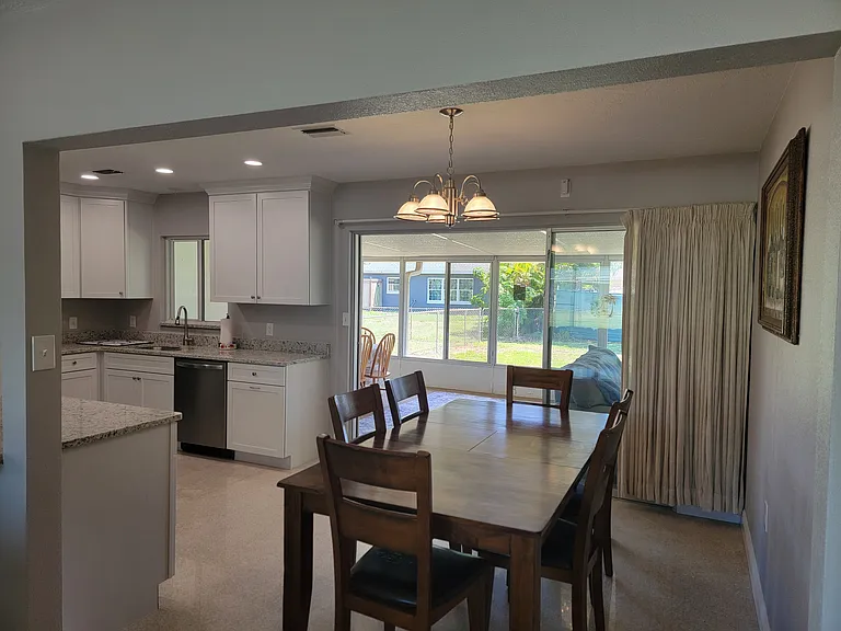 219 Crescent Ct E — Photo 18