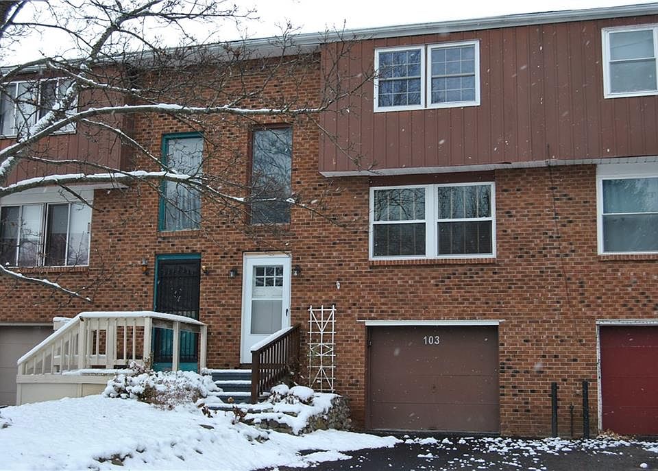 1st image of 103 Carriage Ct