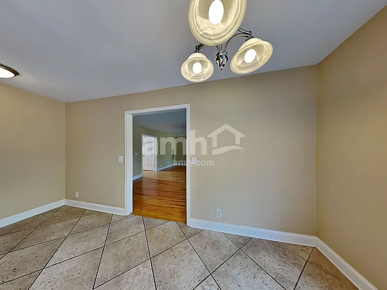 1068 Blairfield Dr — Photo 4