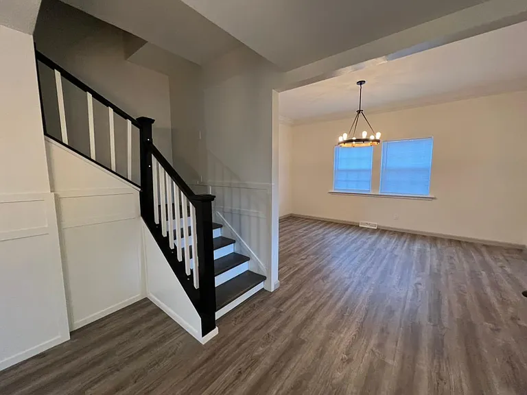 421 S Chestnut St — Photo 8