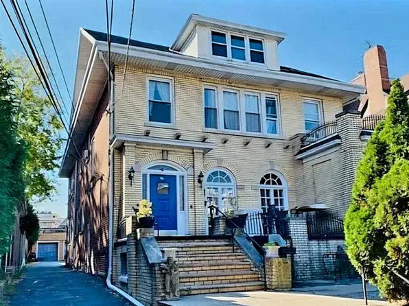 86 West 34th Street image 1 of 10