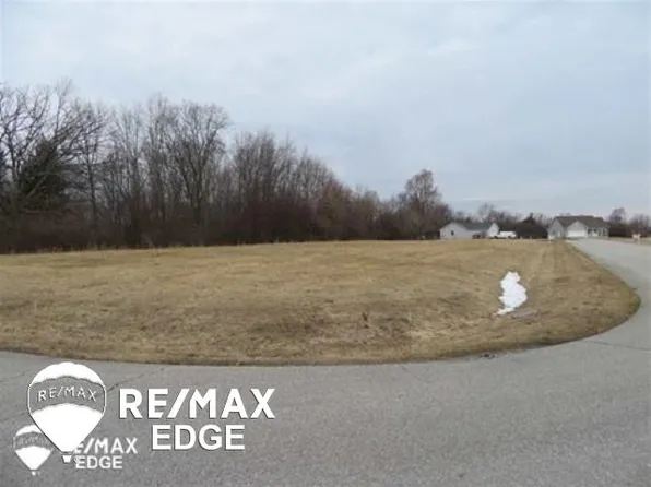 4097 Hidden View Dr, Flint, MI 48506
