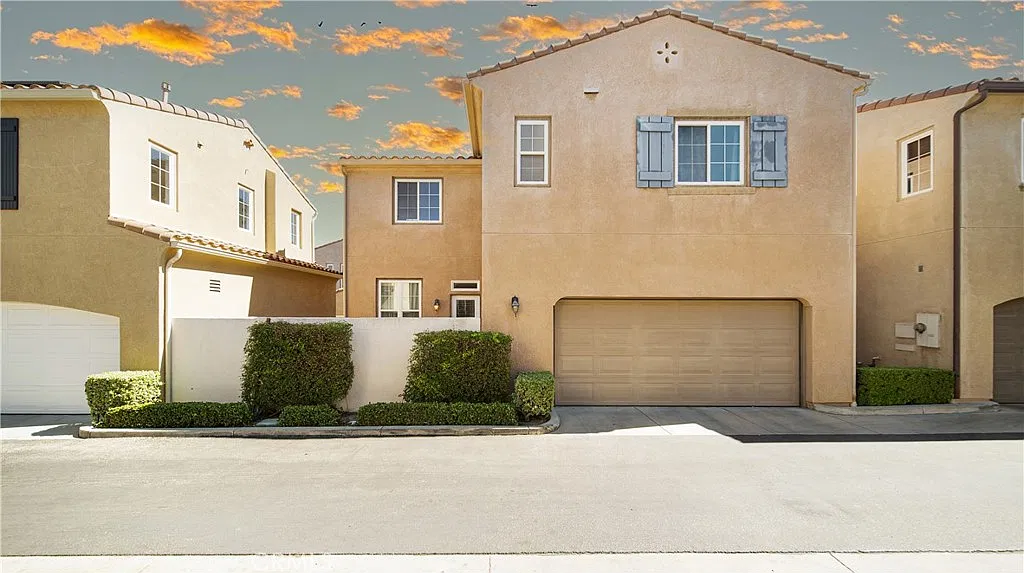 3 bed, 1341 sqft, $4,150 — Photo 1