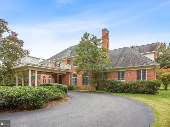 8930 Harvest Square Ct, Rockville, MD 20854