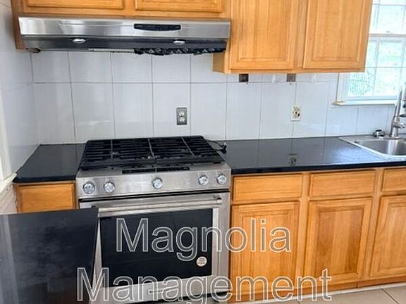 4th image of 1502 Oakdale Cir