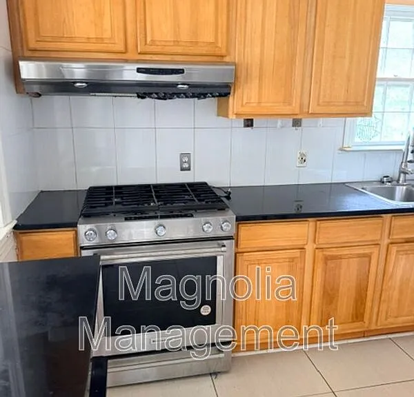 1502 Oakdale Cir — Photo 4