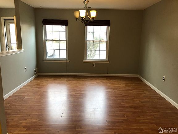 3rd image of 54 Lafayette Ct