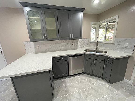 2nd image of 1156 Creekwood Dr