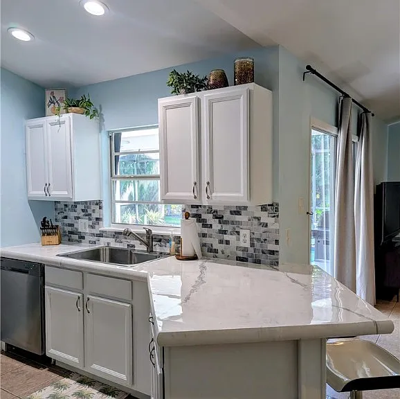 2535 SW 28th Pl — Photo 16
