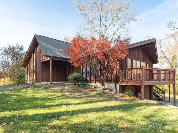 3224 Hickory Hill Rd, Hendersonville, NC 28792