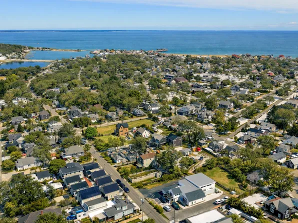 112 Dukes County Ave, Oak Bluffs, MA 02557