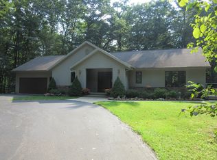 9620 Summit Ave NE, Rockford, MI 49341