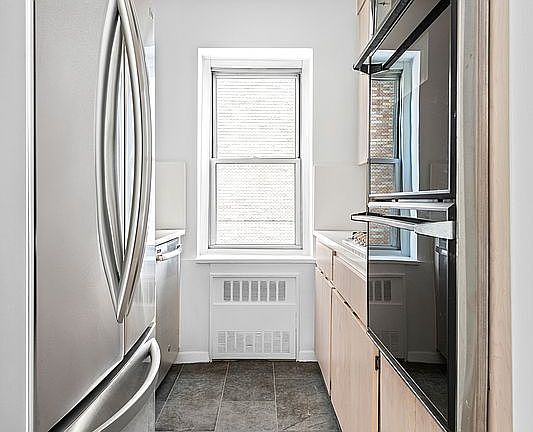 3rd image of 118 E 60th St APT 9B