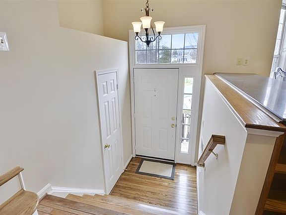 3rd image of 44000 Royal Crest Sq
