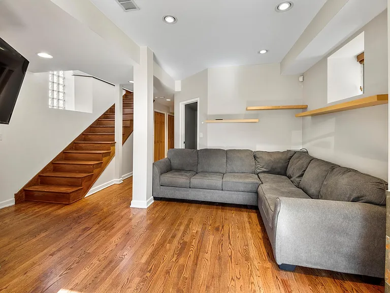 1420 W Erie St #1F — Photo 18