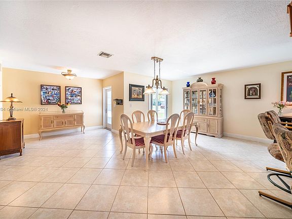 5th image of 9770 Bel Aire Dr