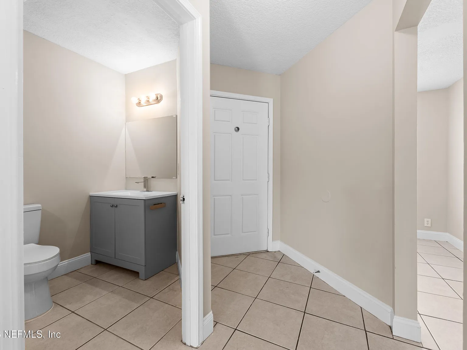 2 bed, 2.5 bath, 1368 sqft, $1,600 — Photo 3