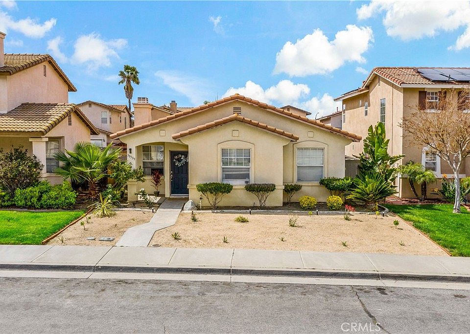 1st image of 39539 Warbler Dr