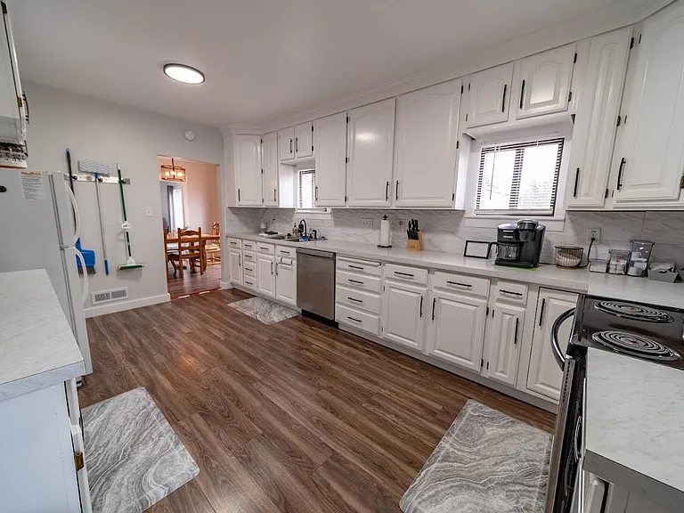 119 N 200 E — Photo 5