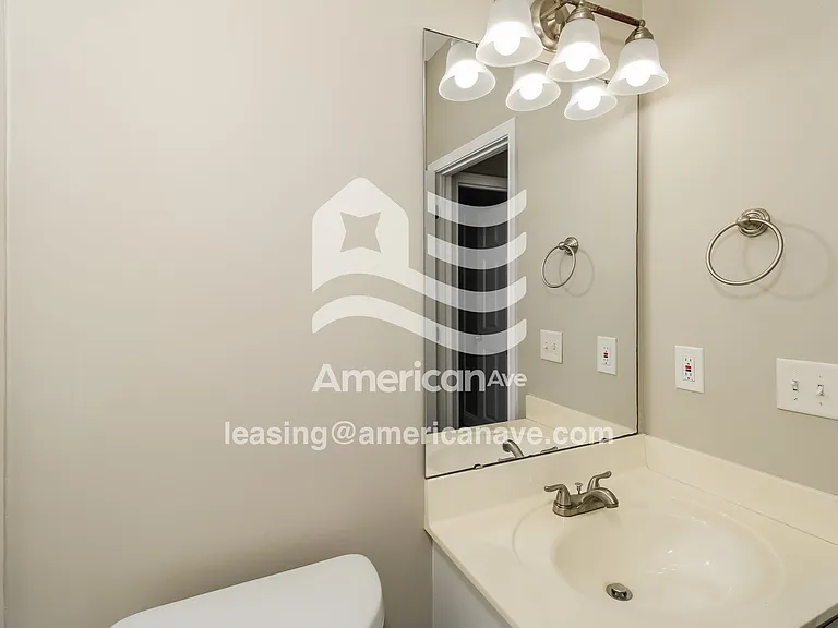 1285948_014_bathroom_12834594.jpg
