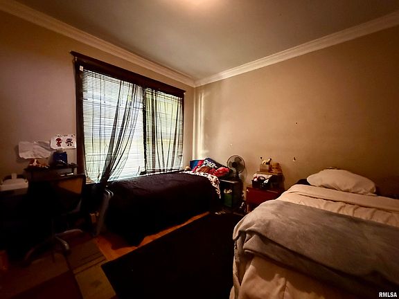 5th image of 307 E Arcadia Ave
