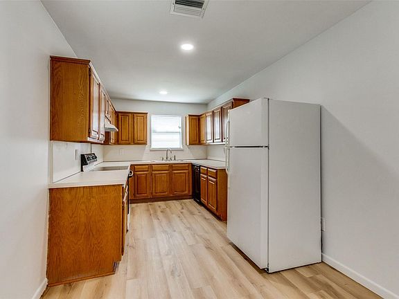 5th image of 2511 Beverly Hills Ln
