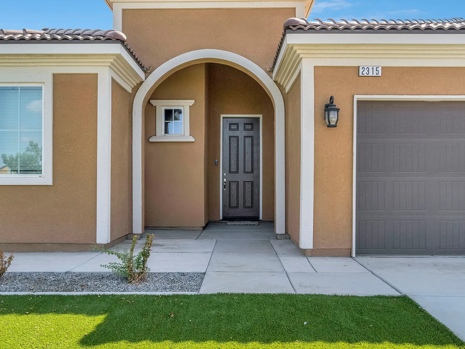 4 bed, 2100 sqft, $3,200 — Photo 4