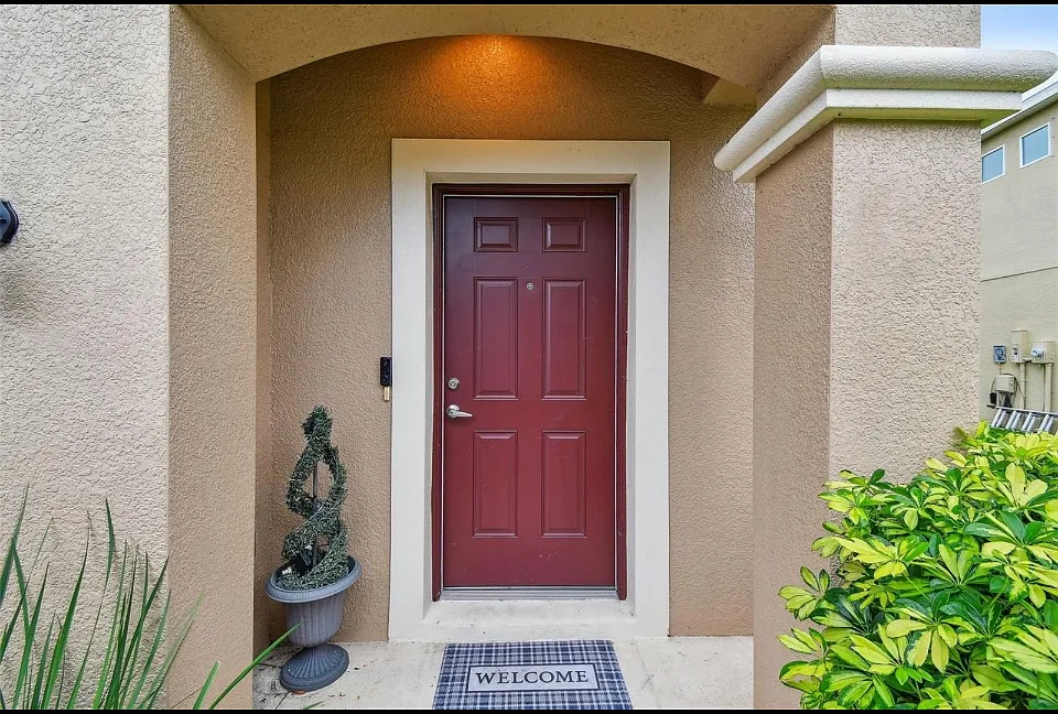 3 bed, 2.5 bath, 1850 sqft, $2,575 — Photo 2