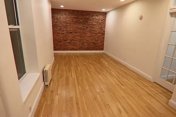 Rented by PMG Real Estate  | media 12