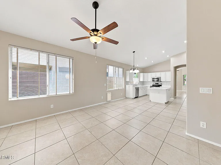 1402 E Shannon St — Photo 17