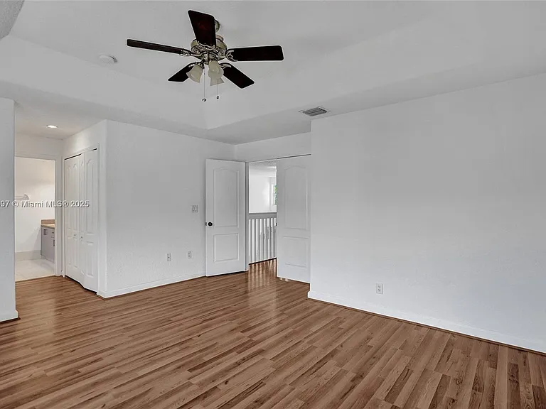 17037 SW 39th St — Photo 17