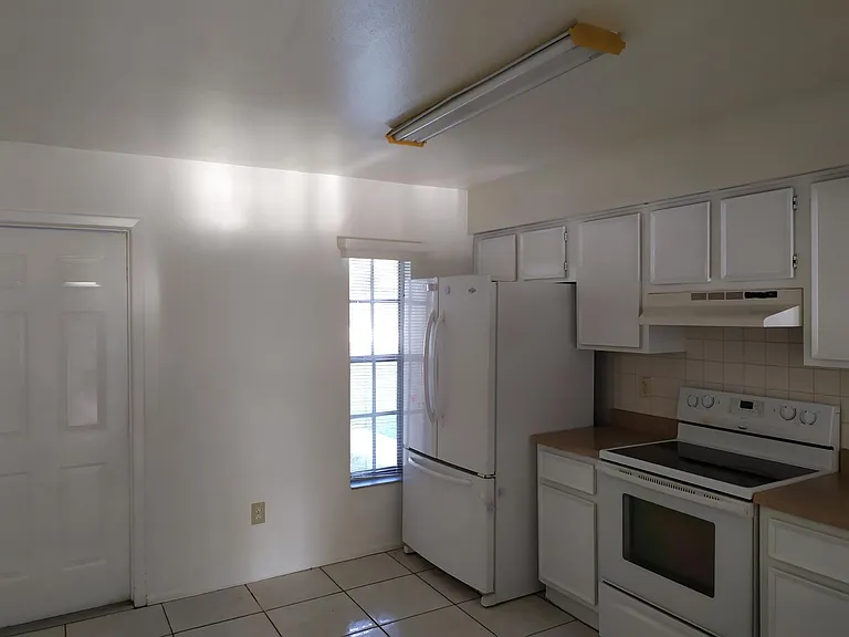 Henson Cir — Photo 2