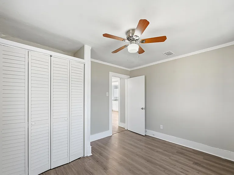 2224 Poplar St — Photo 13