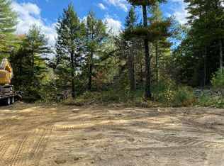 10 Dakota Dr, Topsham, ME 04086