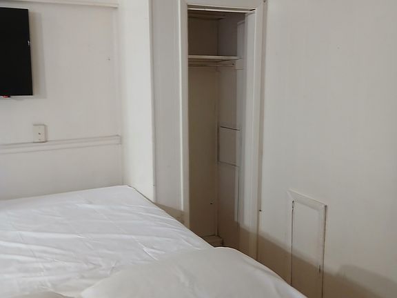 5th image of 3803 Glenwood Ave #14