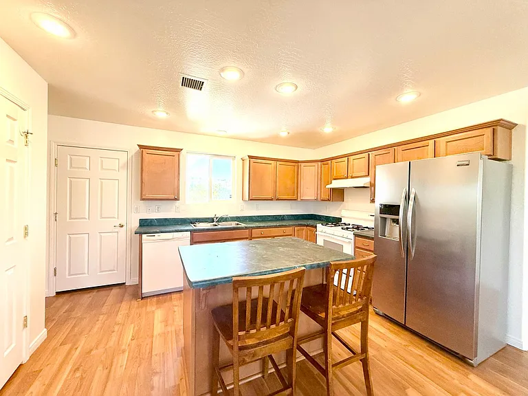 1415 Lakeview Rd — Photo 6