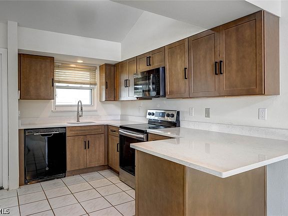 3rd image of 707 SW 3rd Ct APT 103