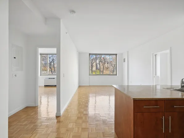 888 Main Street image 5 of 14