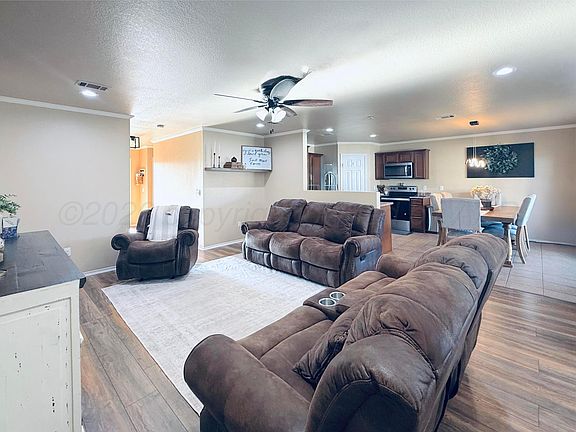 5th image of 722 Prairie Ln