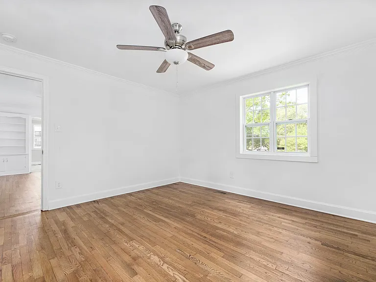 441 W Springs St — Photo 22