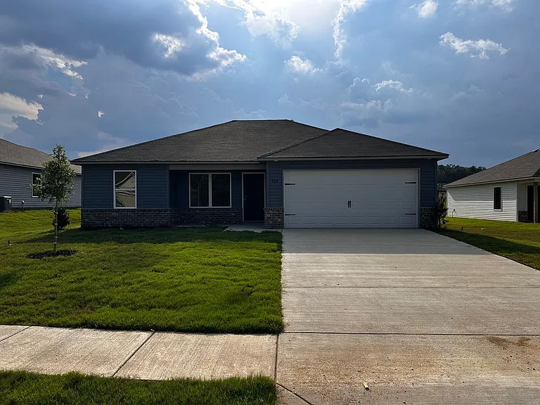 884 Camden Loop — Photo 2